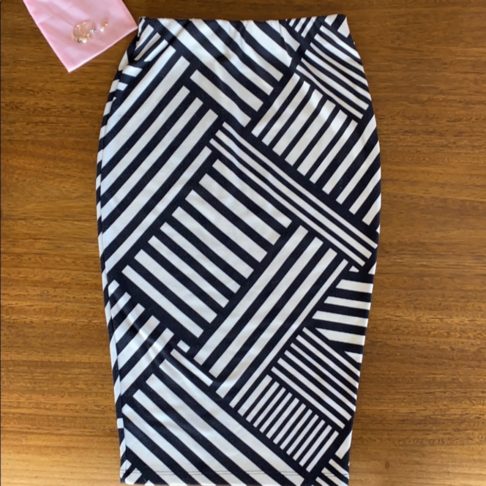 Kardashian Kollection Black & White Pencil Skirt